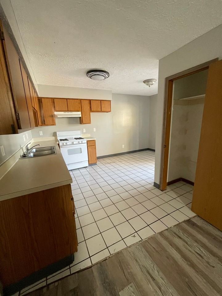 OSU Gateway 4 & 5 bedroom 2 full bath apartments - Photo 2 of 46