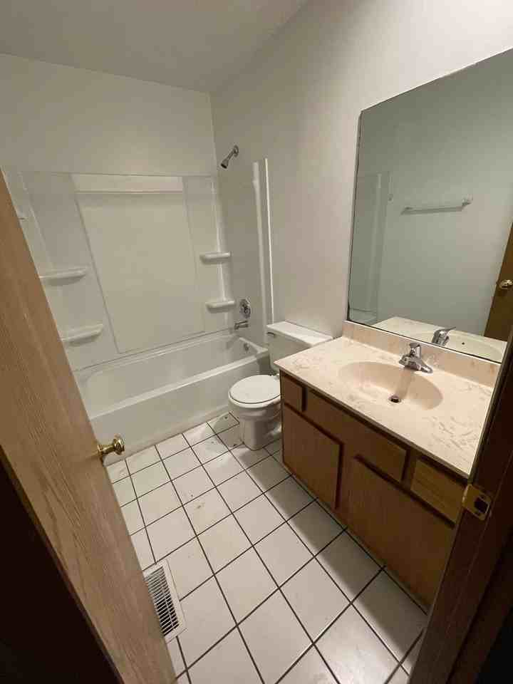 OSU Gateway 4 & 5 bedroom 2 full bath apartments - Photo 7 of 46