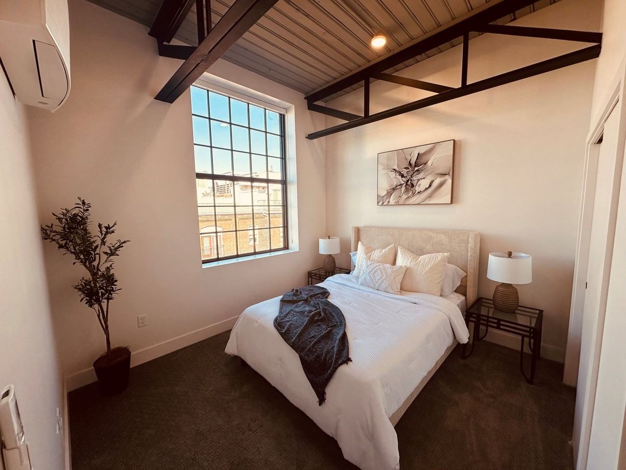 Fox Apartments - Photo 2 of 10