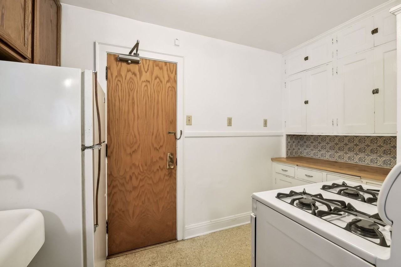 3125 Colfax Ave S - Photo 7 of 20