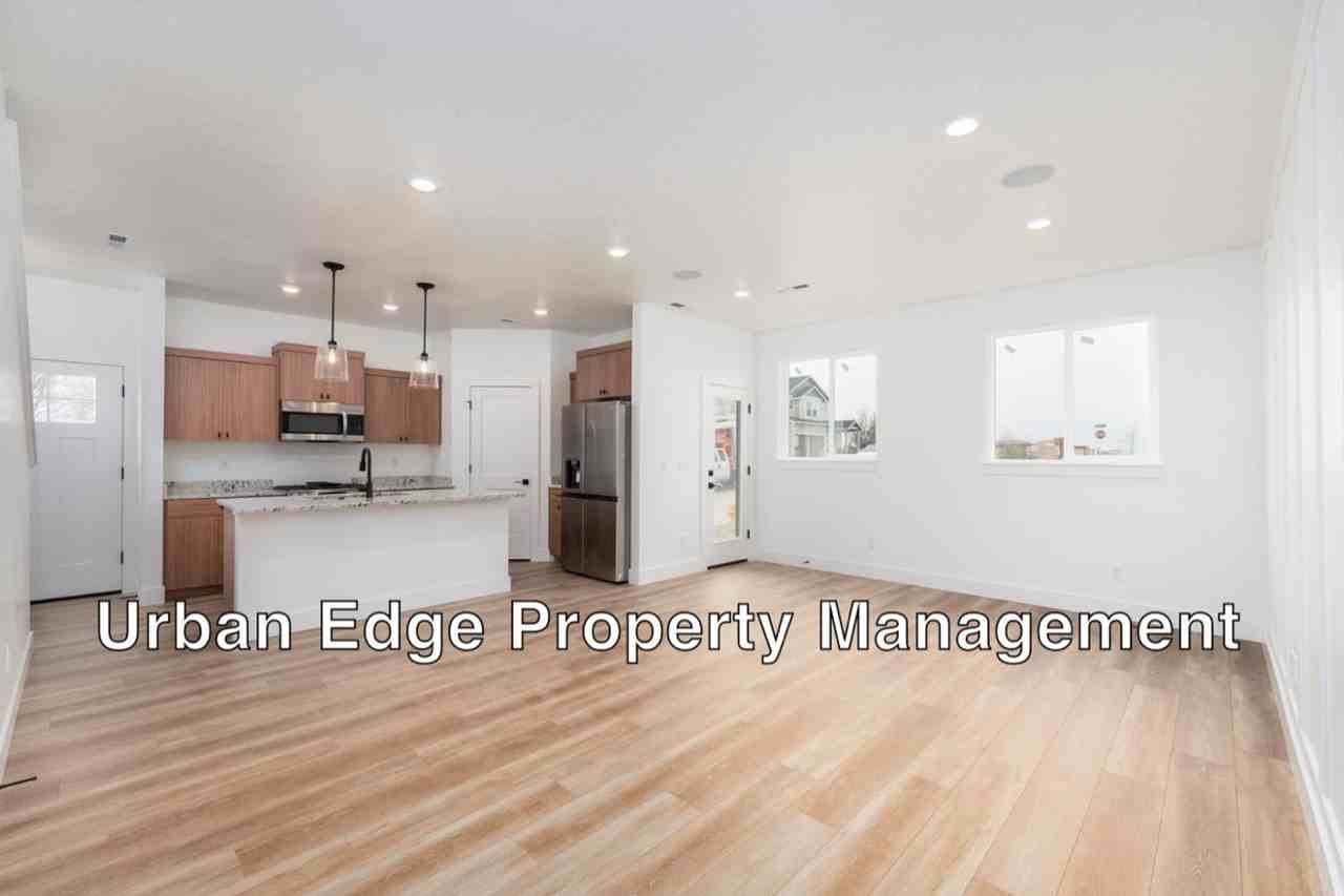 5047 E Hagadorn Ln - Photo 4 of 16