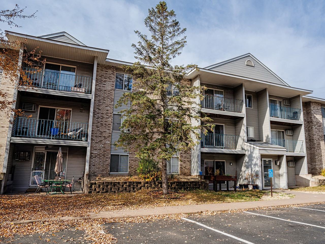 Ashwood Birchwood Apartments - Photo 3 of 12