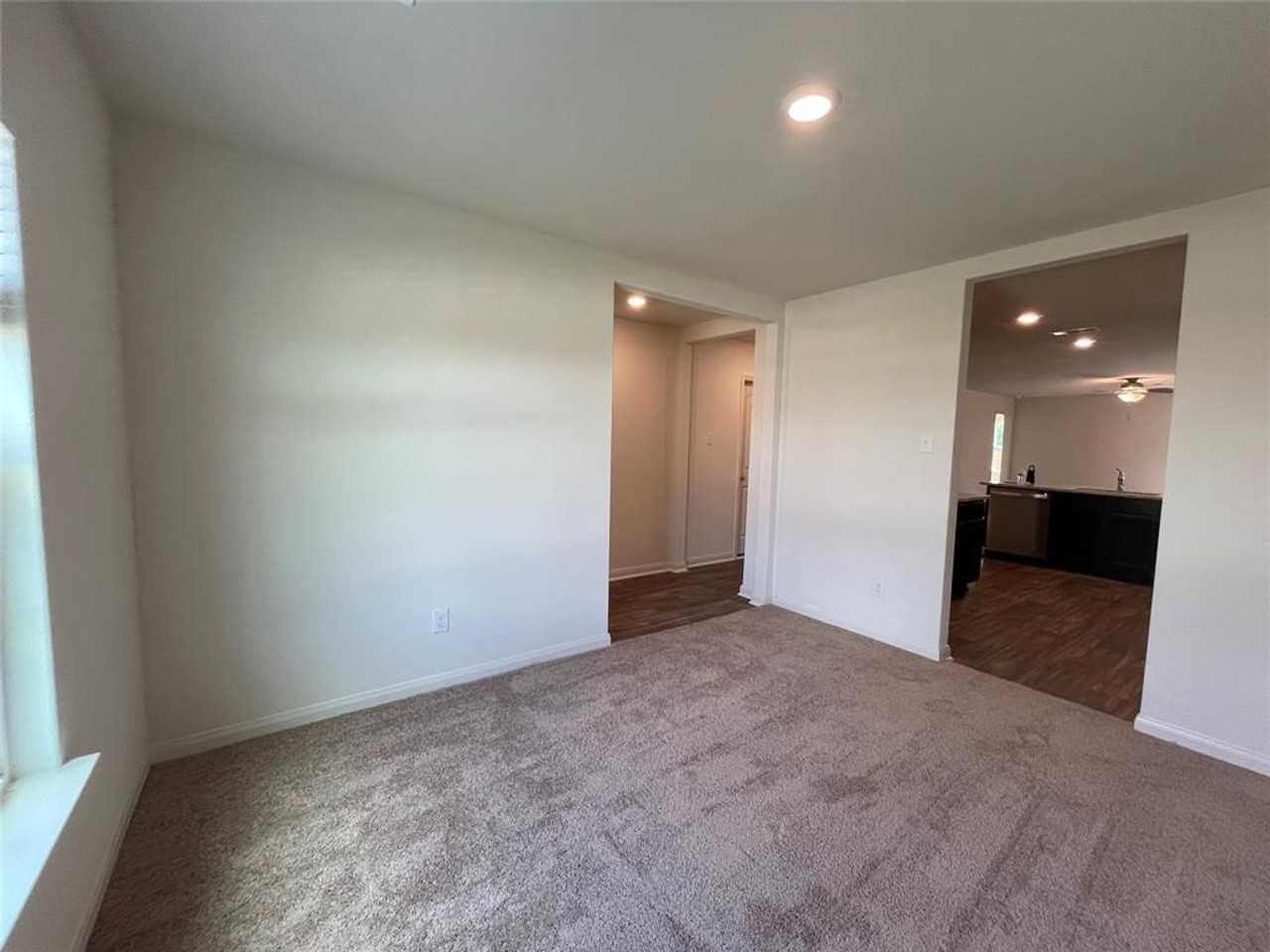 1032 Riverdale Cv - Photo 5 of 35