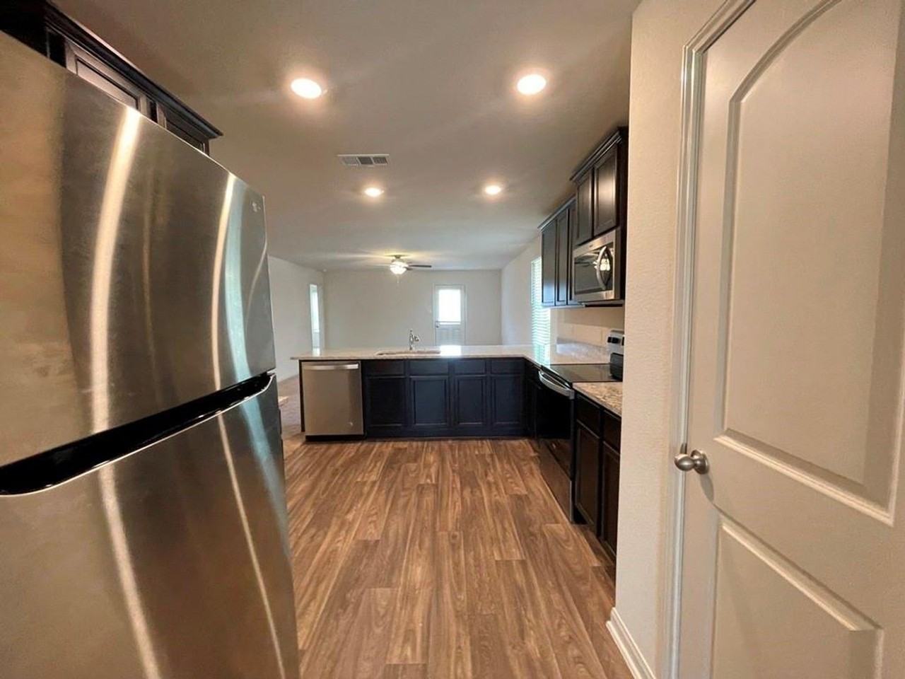 1032 Riverdale Cv - Photo 6 of 35