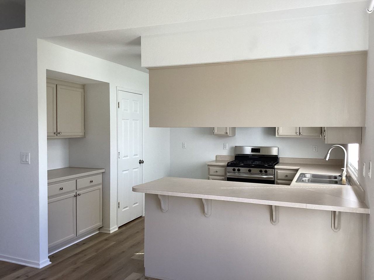 1450 La Jolla Way - Photo 4 of 44