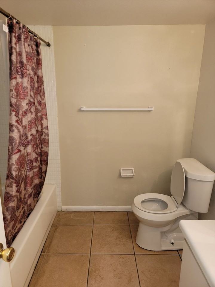 955 W Oak Ridge Rd - Photo 5 of 8