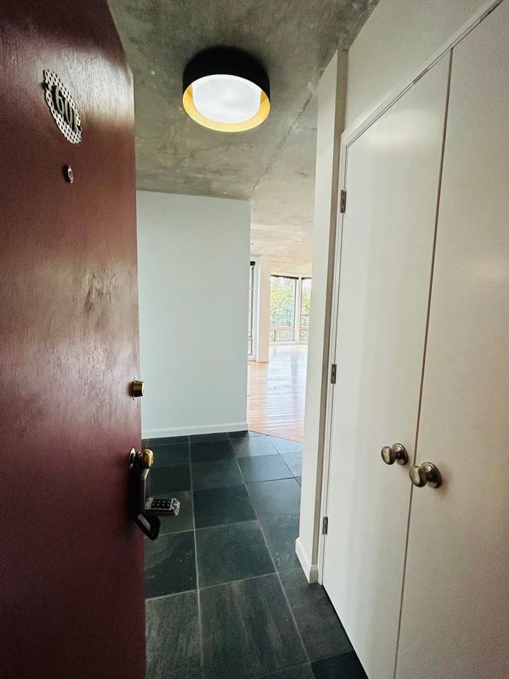 507 W Mercer St #601 - Photo 2 of 24