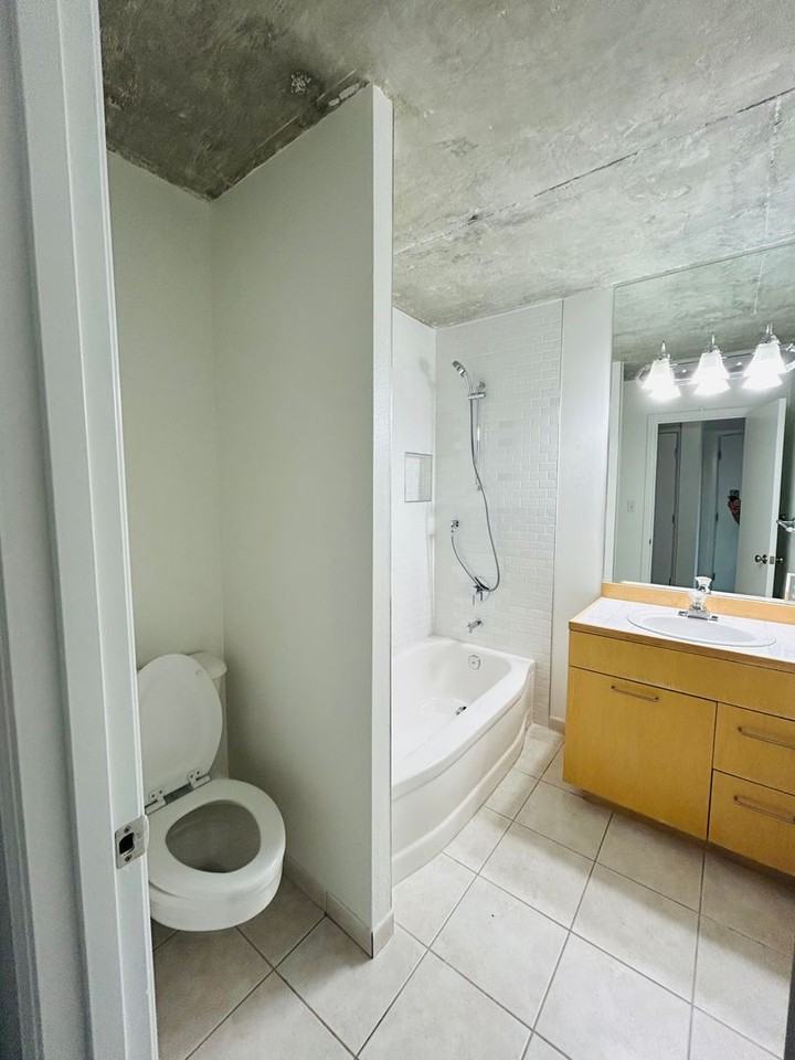 507 W Mercer St #601 - Photo 3 of 24