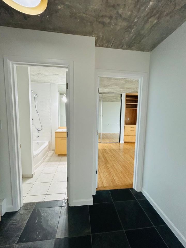 507 W Mercer St #601 - Photo 4 of 24