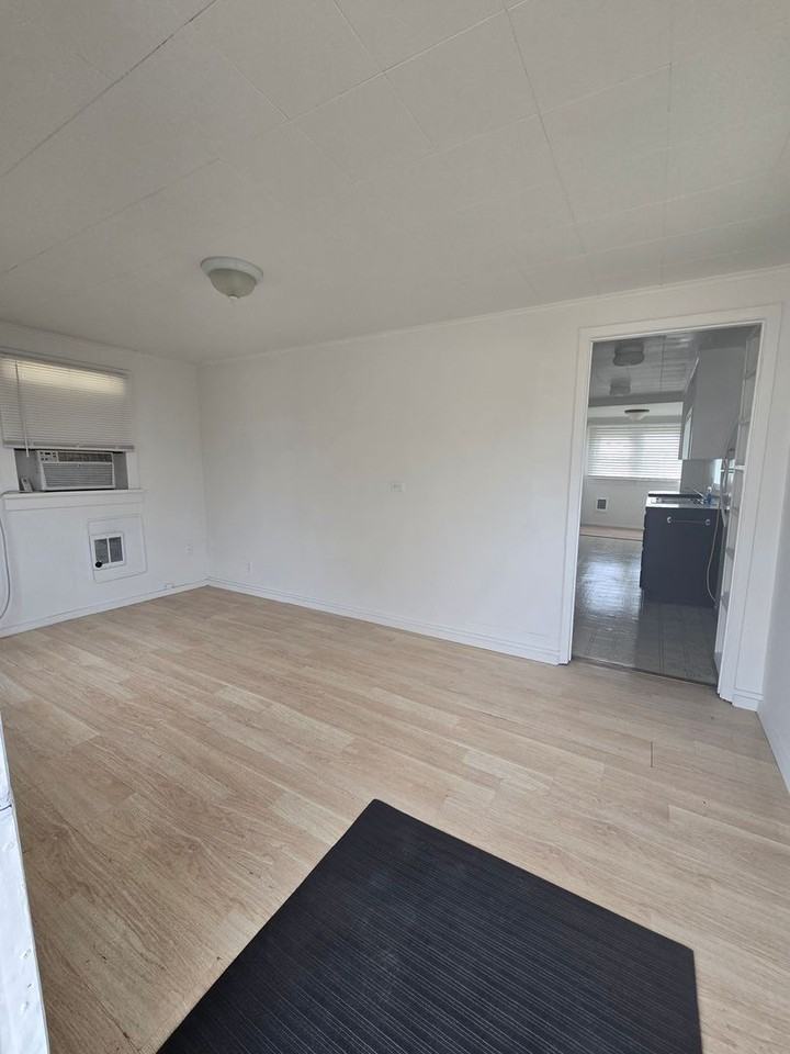 410 27th St - Photo 2 of 9