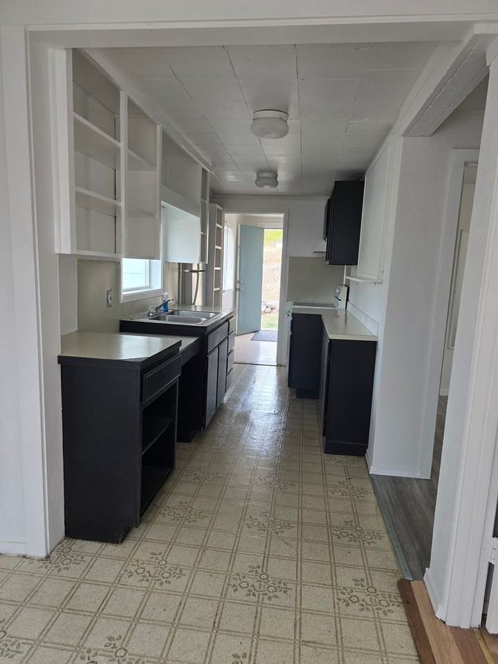 410 27th St - Photo 3 of 9