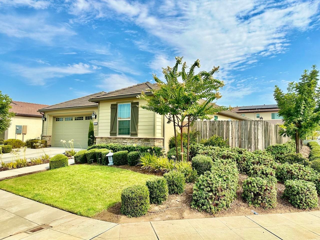 4175 Griffith Ave - Photo 2 of 33