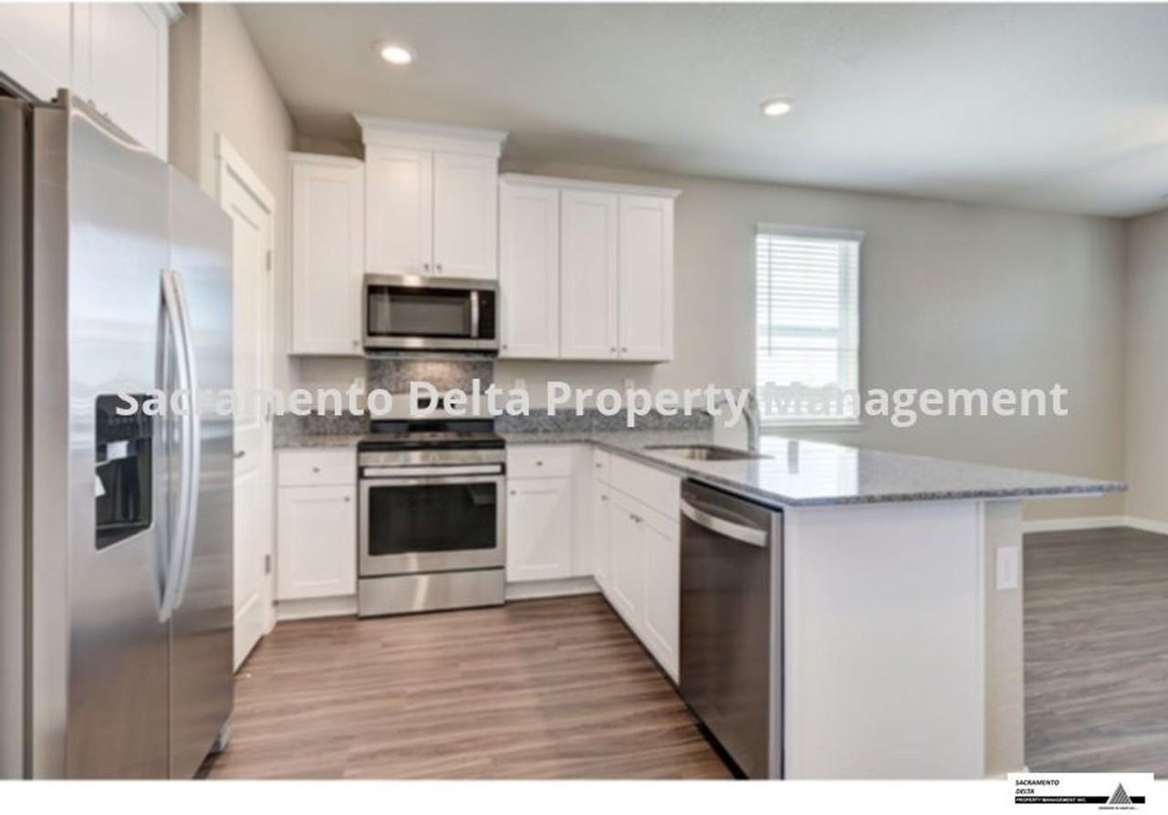 4071 Prosser St - Photo 3 of 18