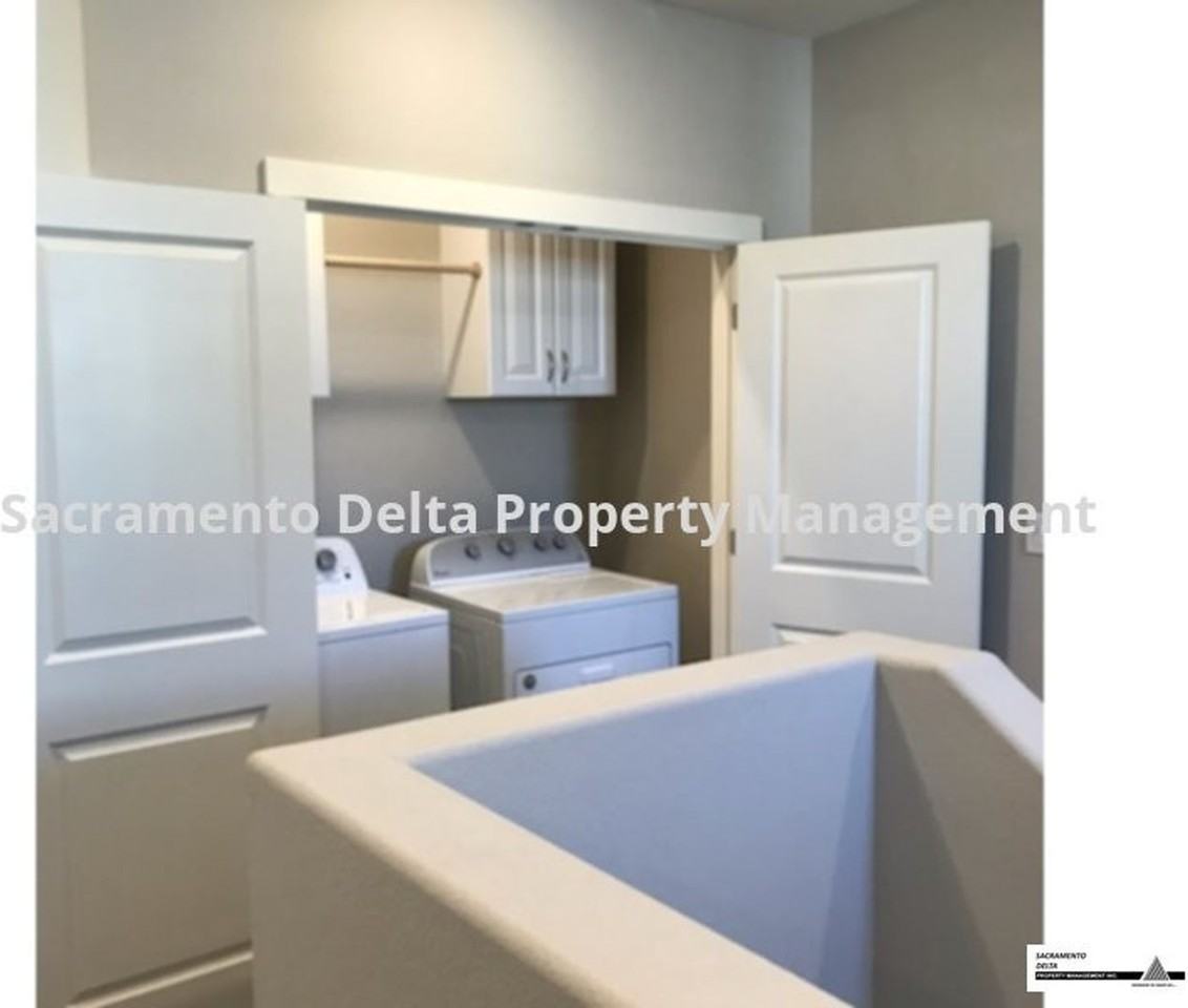 4071 Prosser St - Photo 7 of 18