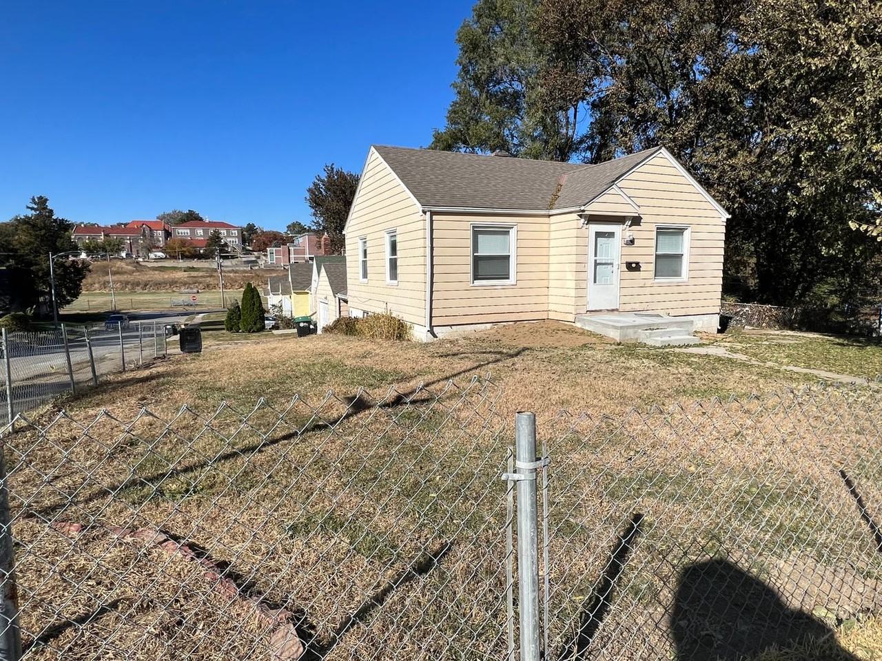 3202 N 41st St - Photo 2 of 15