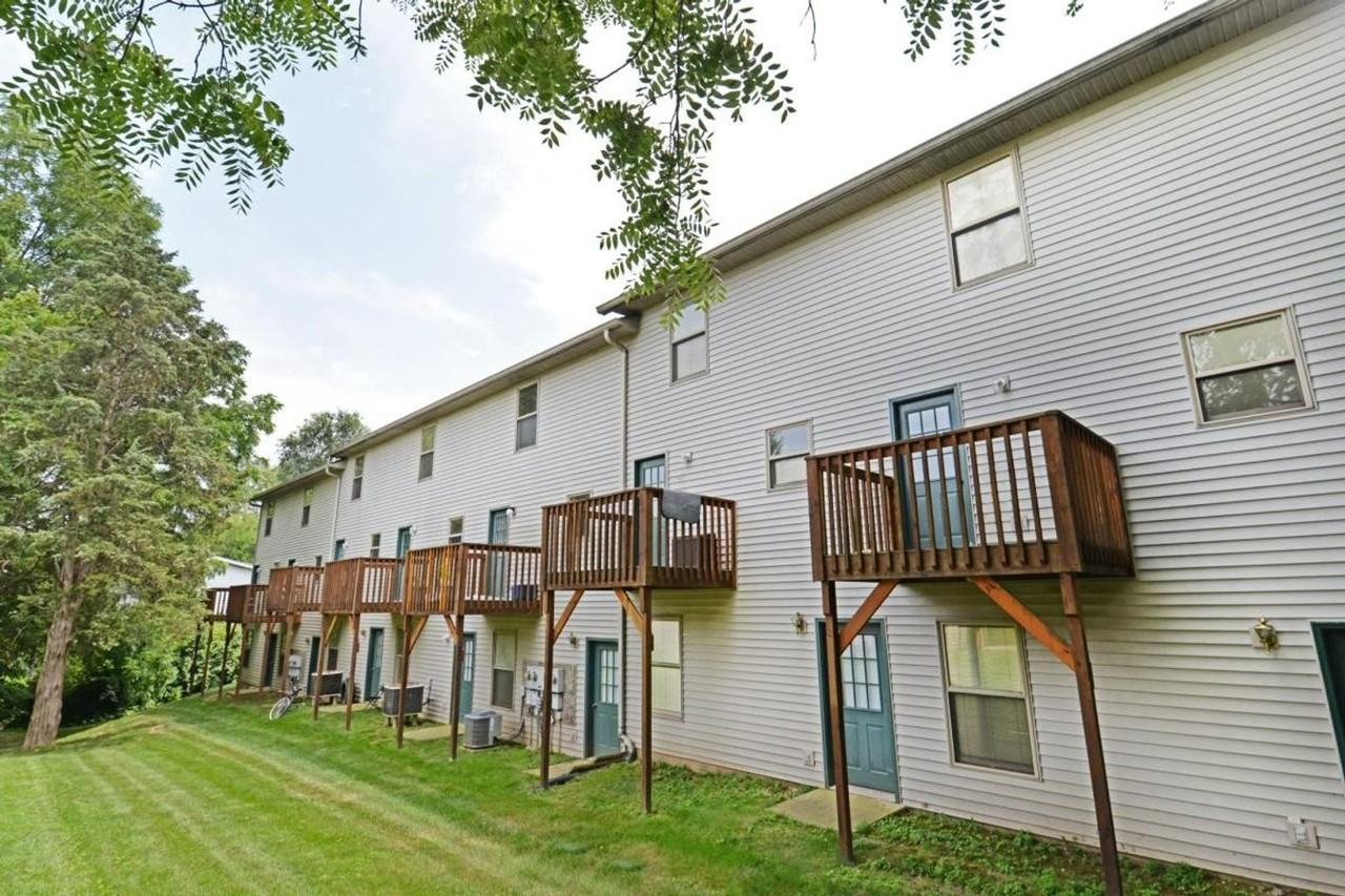 636 W 17th St - Photo 4 of 25