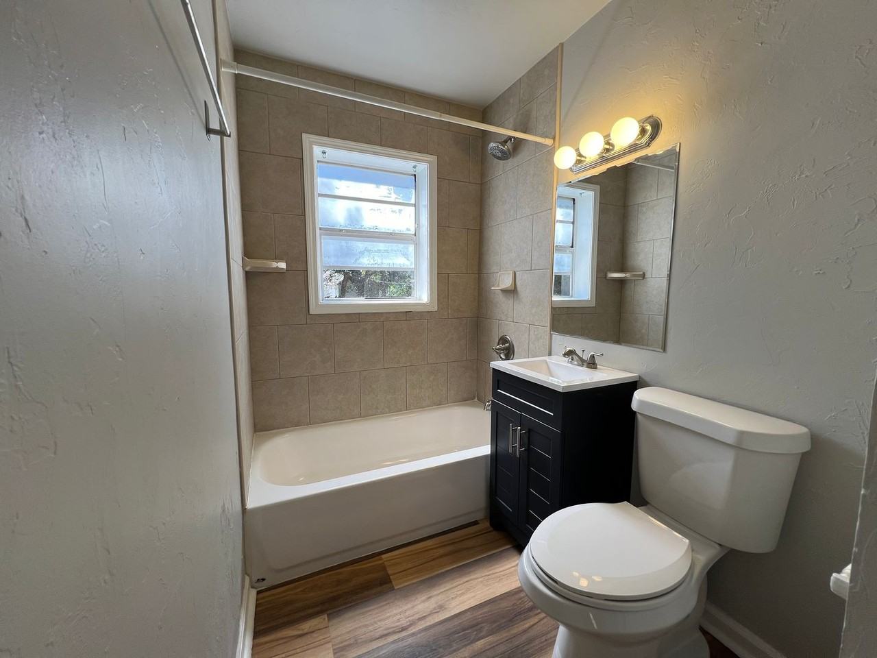 318 E Harmon Dr - Photo 5 of 18