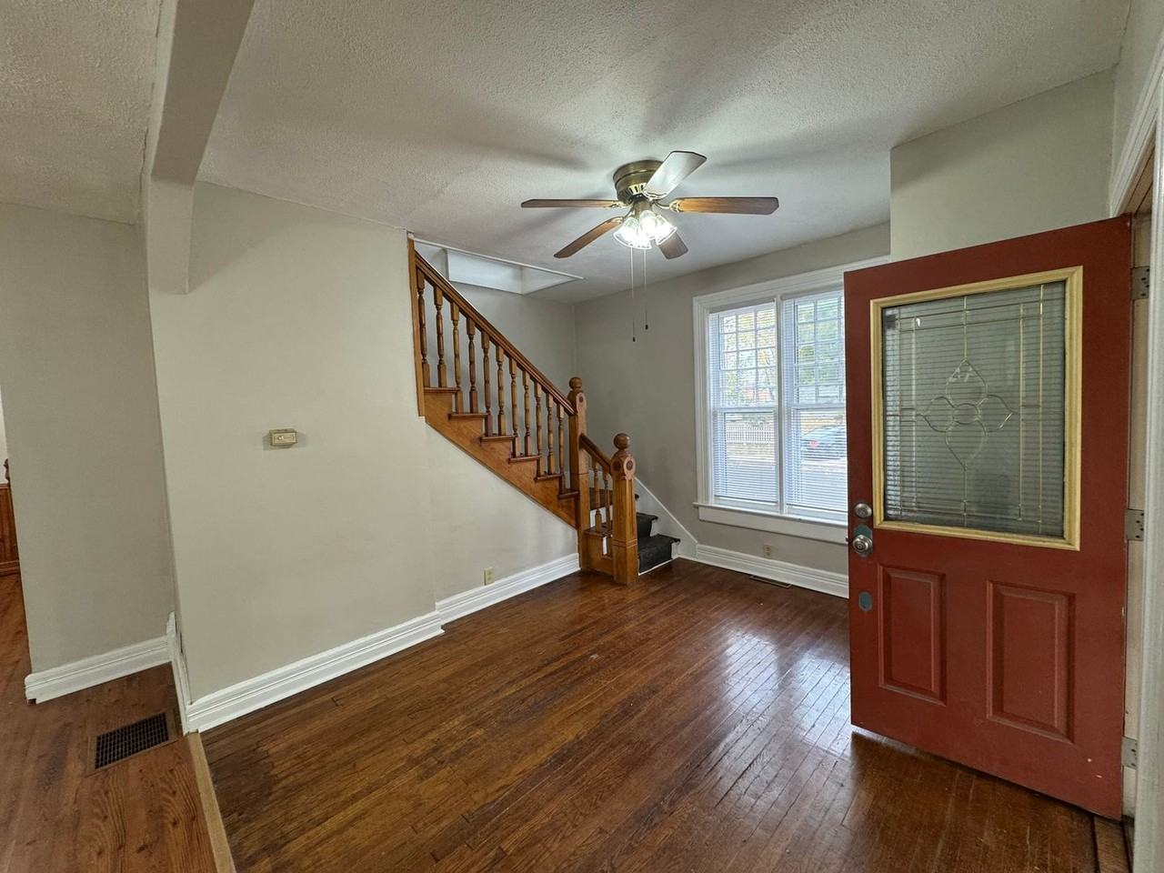 1901 S 7th St - Photo 3 of 24