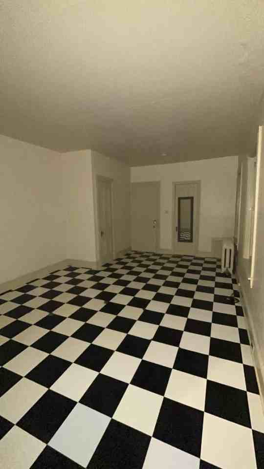 653 W Chestnut St - Photo 2 of 5