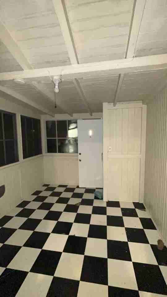 653 W Chestnut St - Photo 3 of 5
