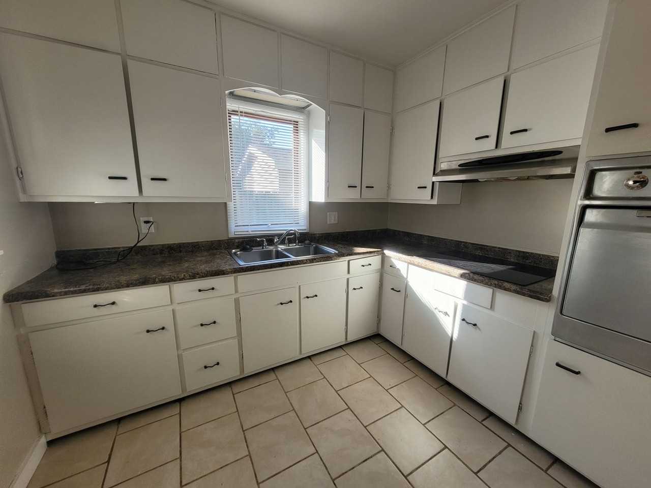 3024 Cornell St - Photo 3 of 26