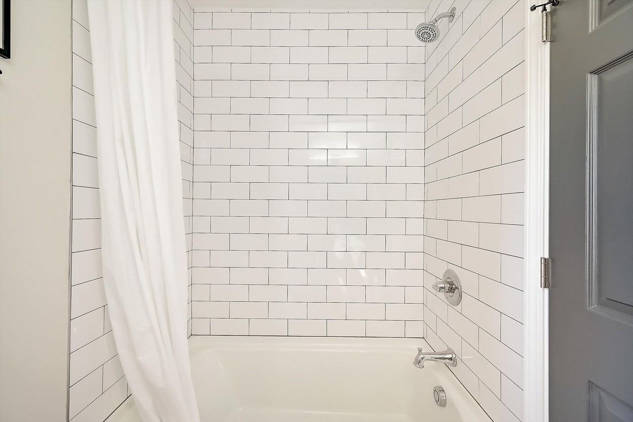 Victory Parkway Apartments - 2 - Photo 6 of 19