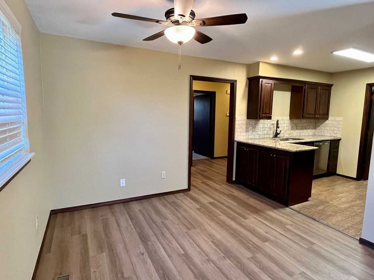 229 E Lincoln Ave - Photo 3 of 25