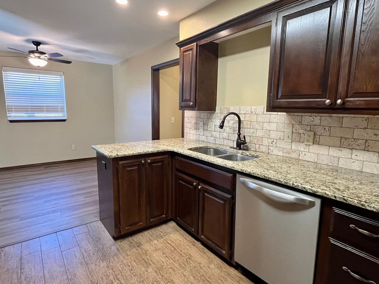 229 E Lincoln Ave - Photo 4 of 25