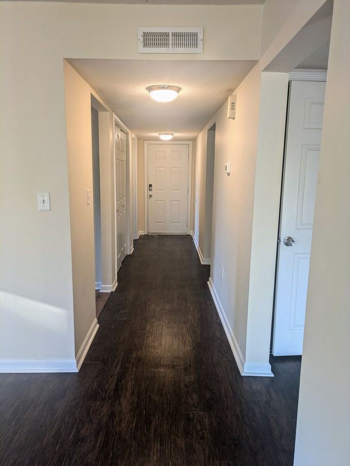 112 Northlake Dr - Photo 3 of 13