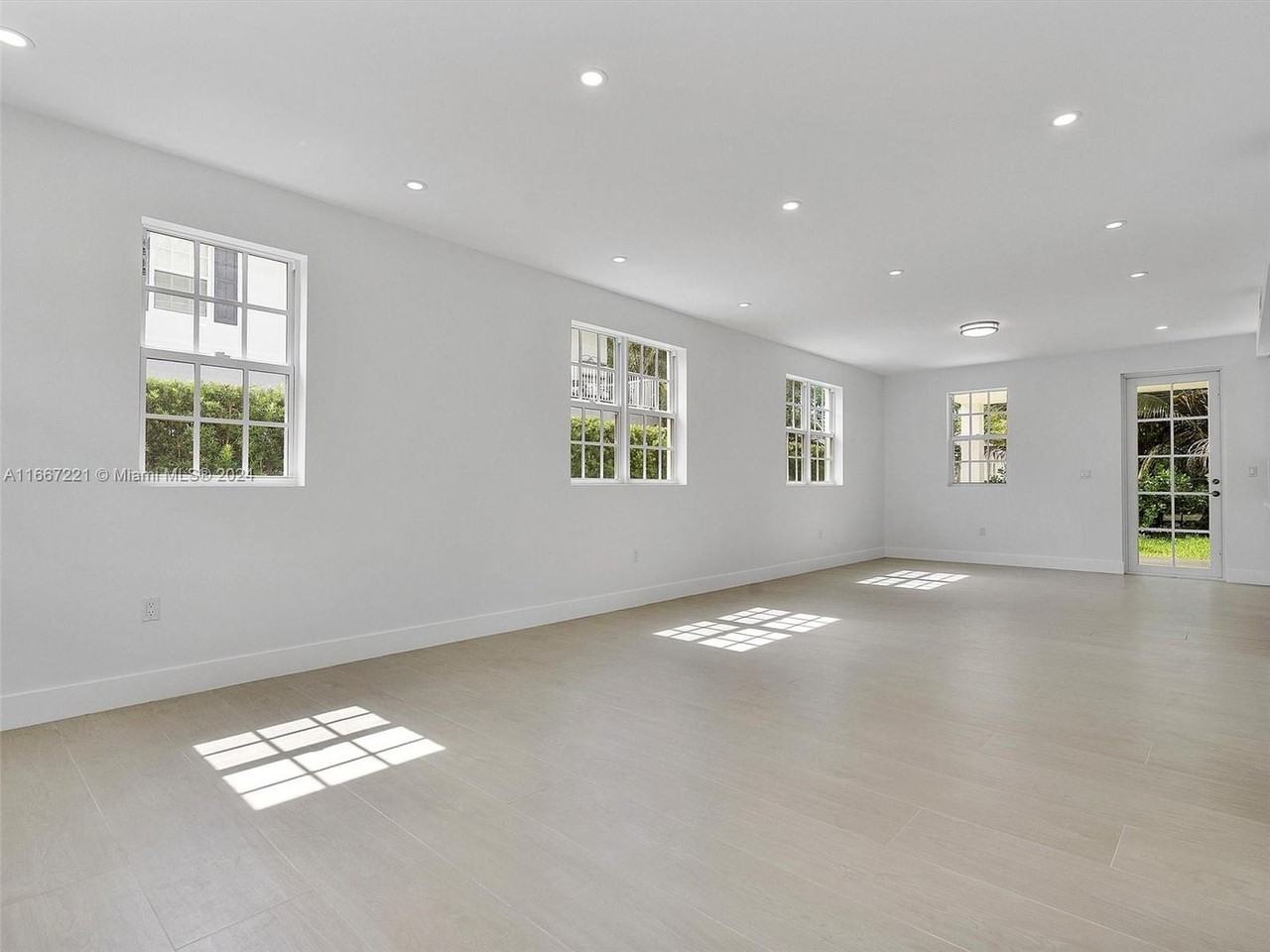 112 Florida Ave #112 - Photo 3 of 21