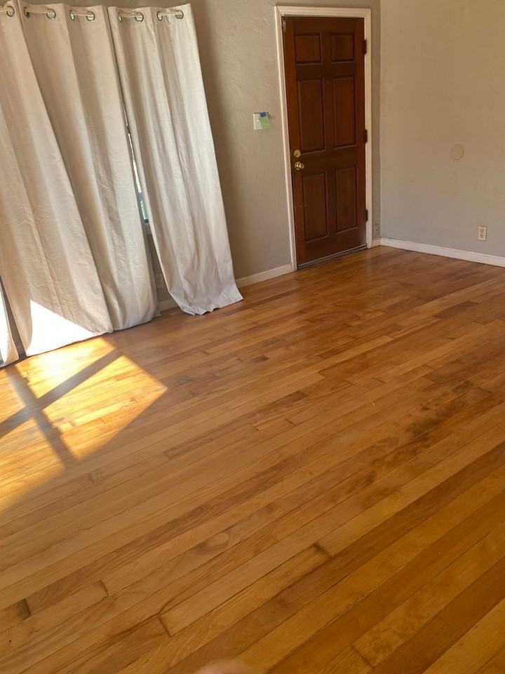 1650 Laurel Ave - Photo 4 of 8