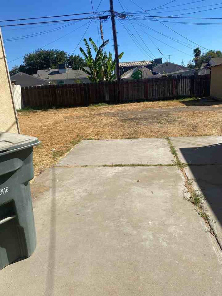 1650 Laurel Ave - Photo 5 of 8