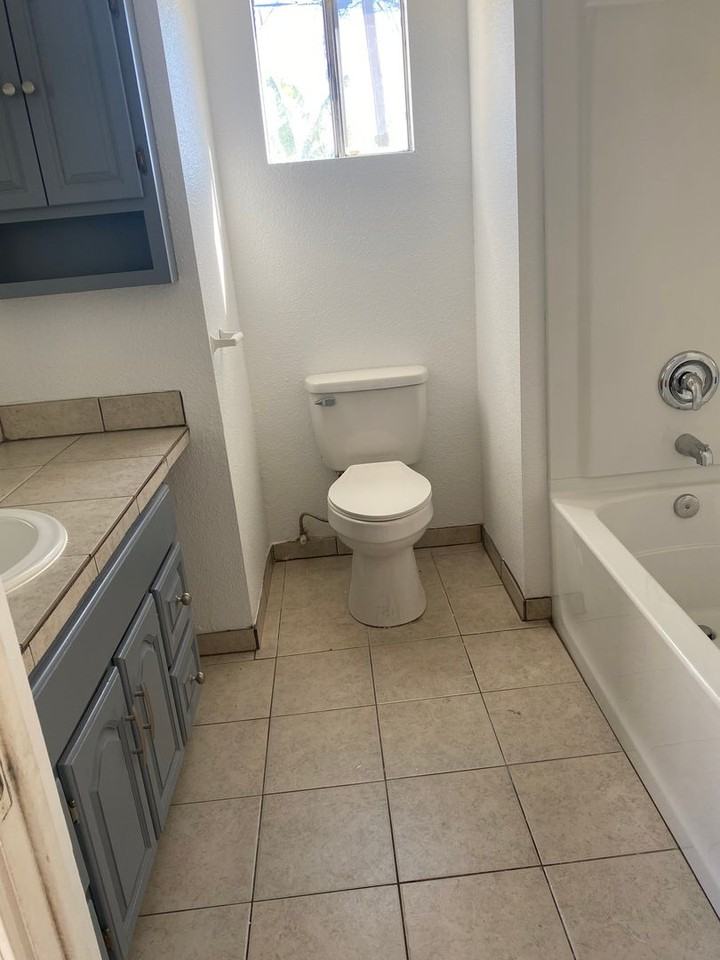 1650 Laurel Ave - Photo 6 of 8