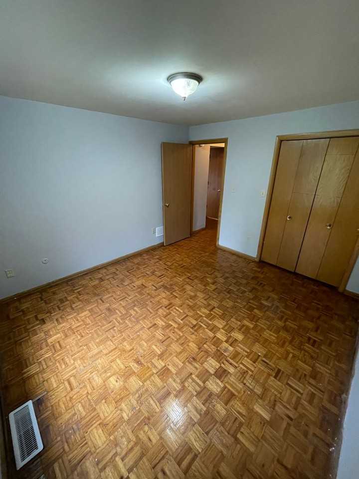 North Campus 2 bedroom 1 bath apartments - Photo 6 of 12