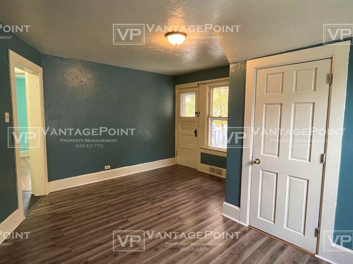 1339 E Walnut St - Photo 3 of 12