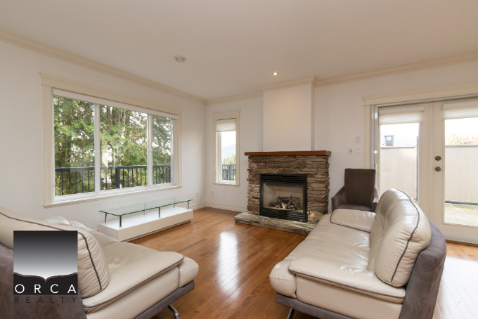 715 Crystal Crt - Photo 2 of 50