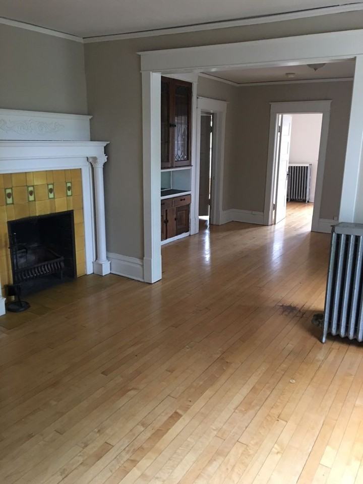 2105 E Kenwood Blvd - Photo 3 of 22