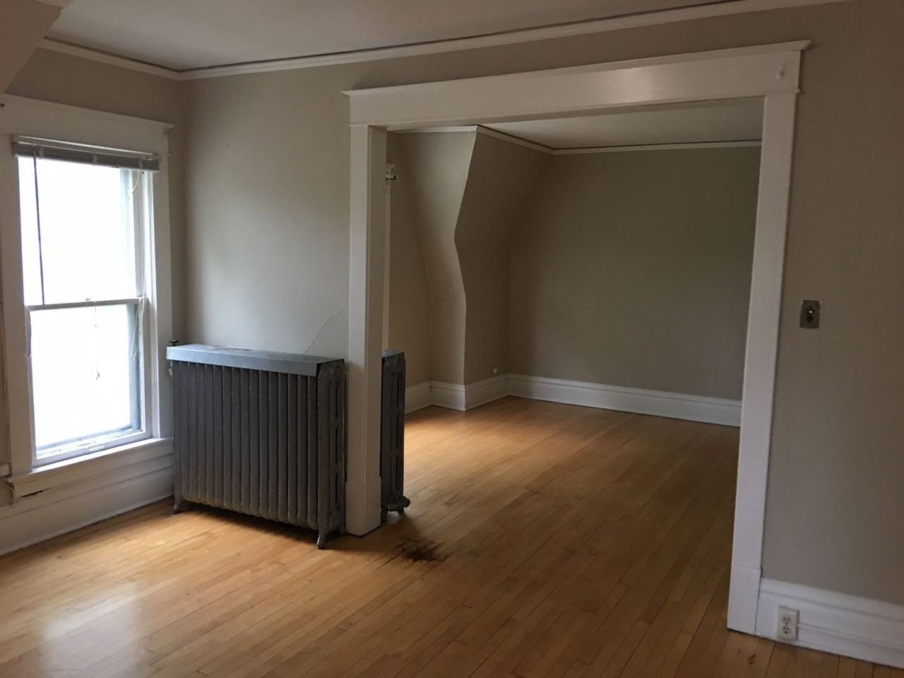 2105 E Kenwood Blvd - Photo 4 of 22