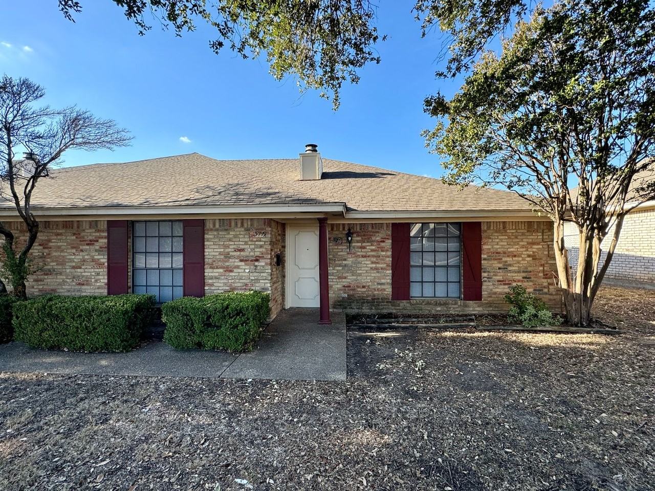 5719 Roxanne Dr - Photo 2 of 11