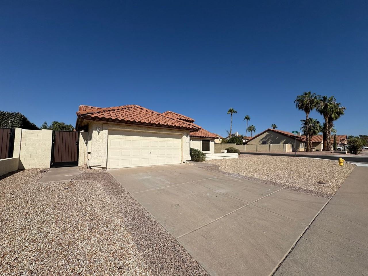 5762 E Fairfield St - Photo 2 of 26