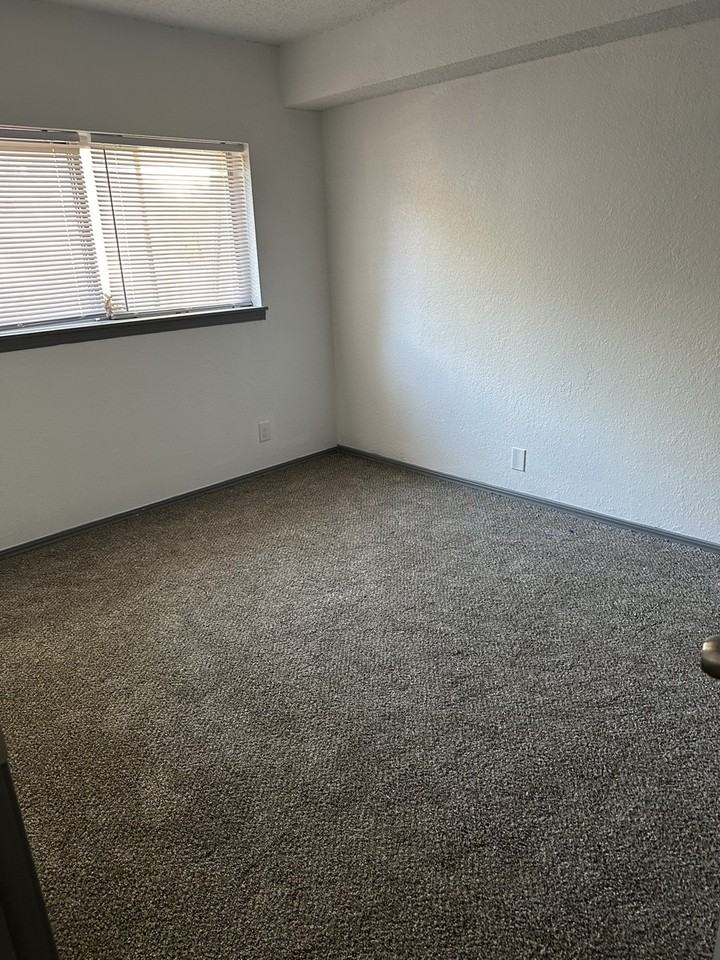 6612 S Zunis Ave #102 - Photo 3 of 9