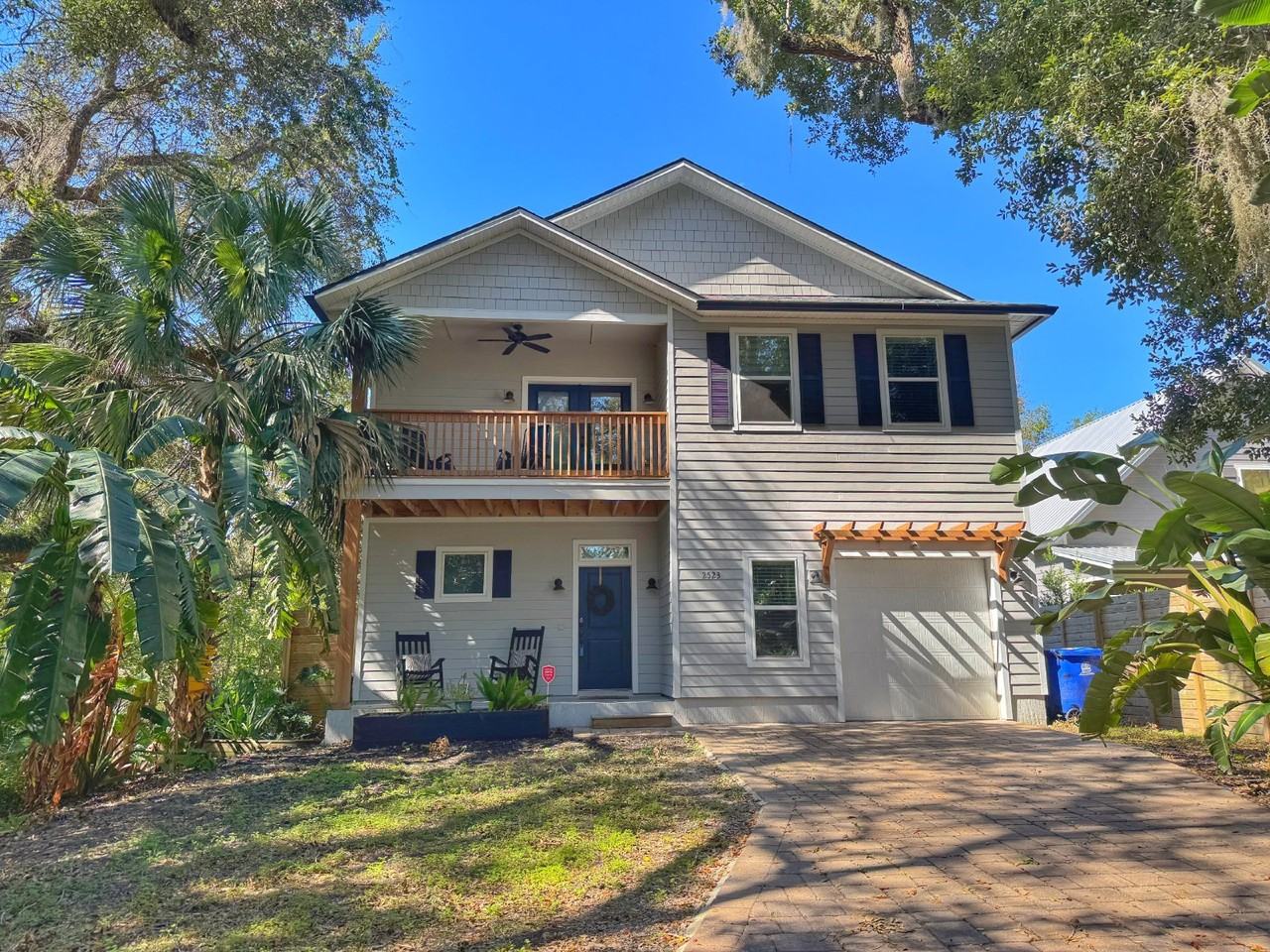 2523 Oleander St - Photo 2 of 50