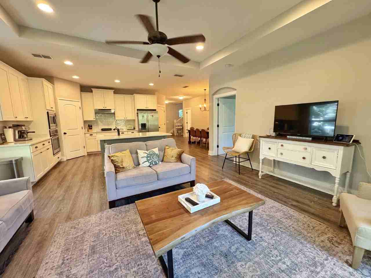 2523 Oleander St - Photo 7 of 50