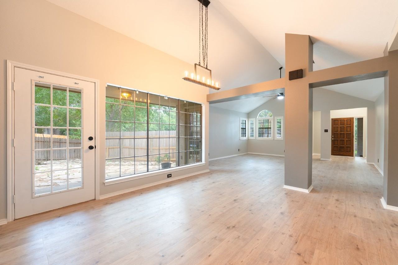 16817 Brookwood - Photo 3 of 13