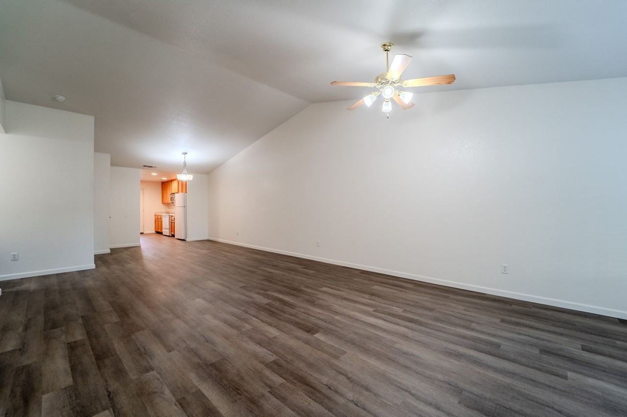 1059 Arbor Dr - Photo 2 of 20