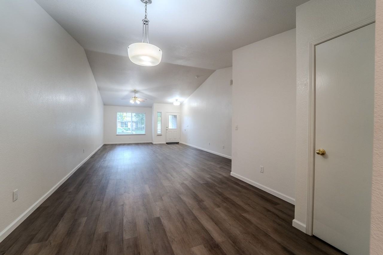 1059 Arbor Dr - Photo 4 of 20