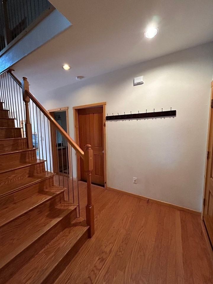 1513 Crystal Air Dr - Photo 3 of 24