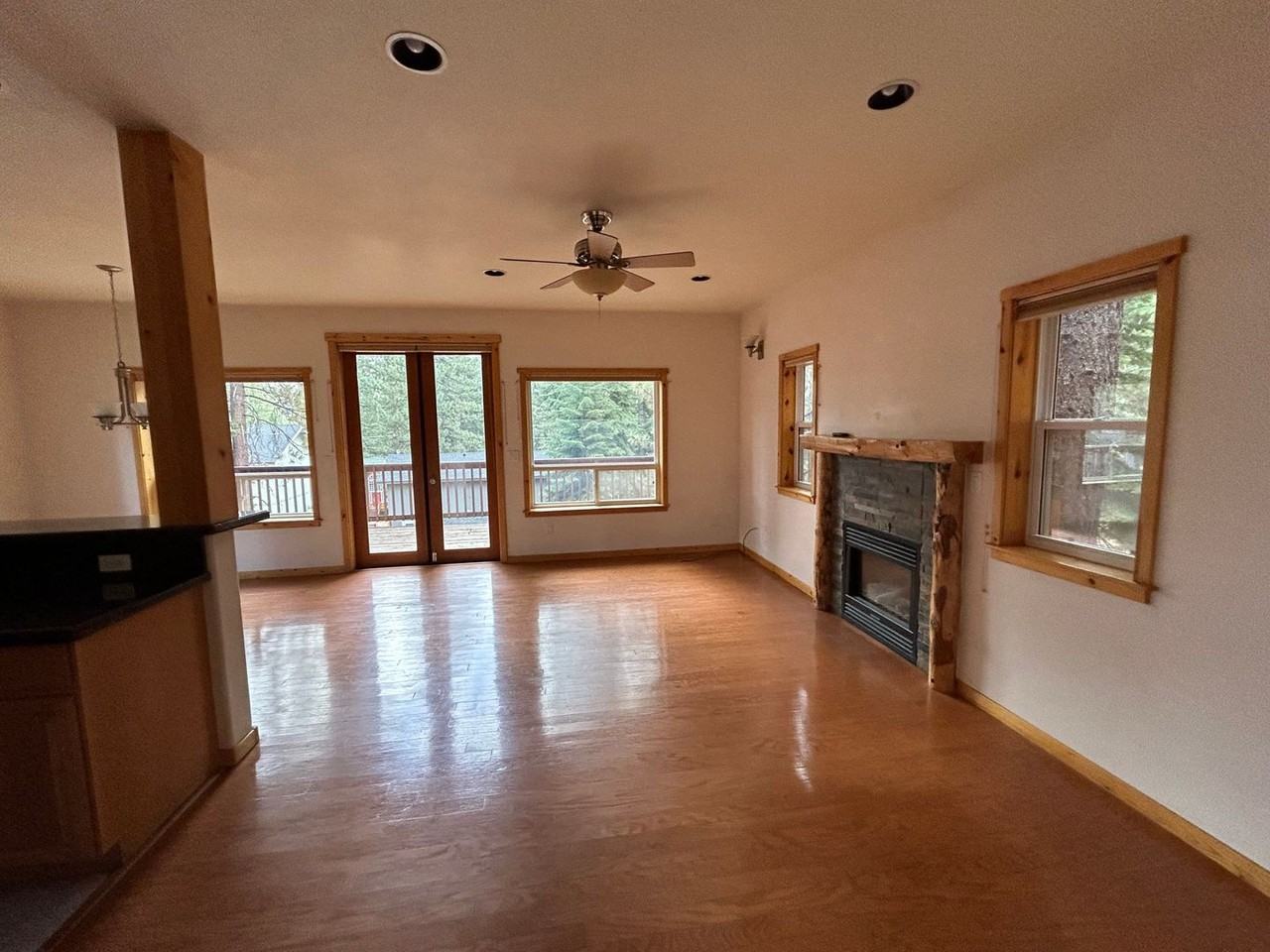 1513 Crystal Air Dr - Photo 4 of 24
