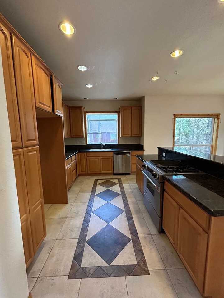 1513 Crystal Air Dr - Photo 6 of 24