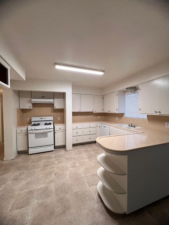270 E Gail Ave - Photo 3 of 11
